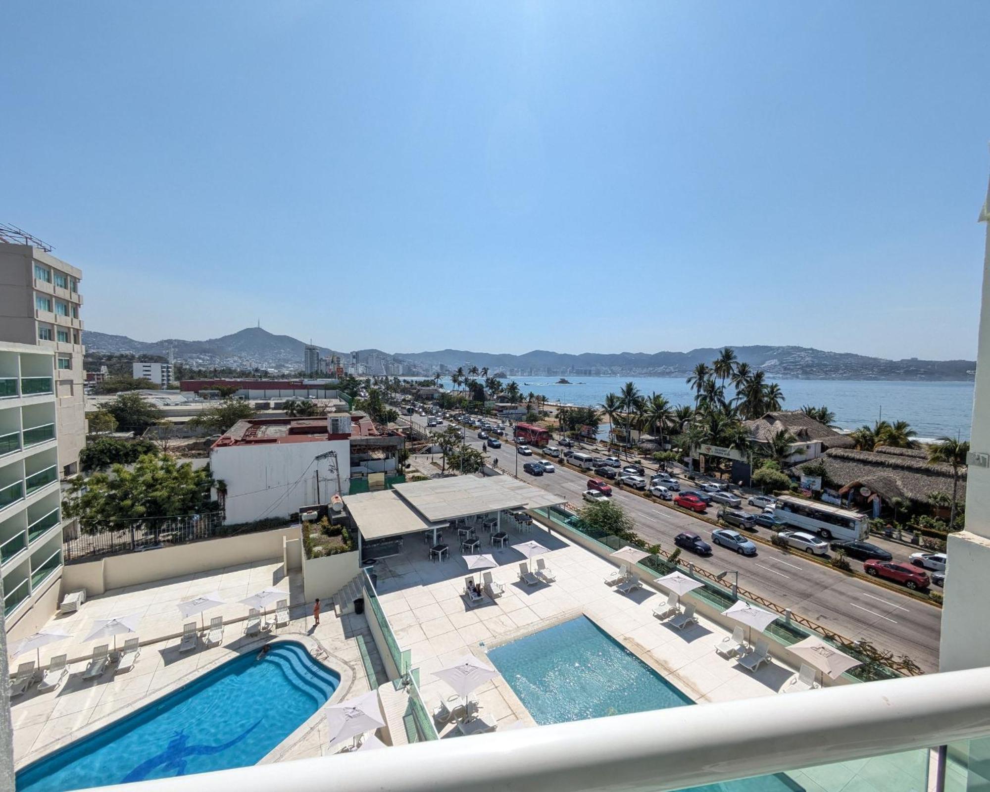 We Hotel Acapulco Bagian luar foto