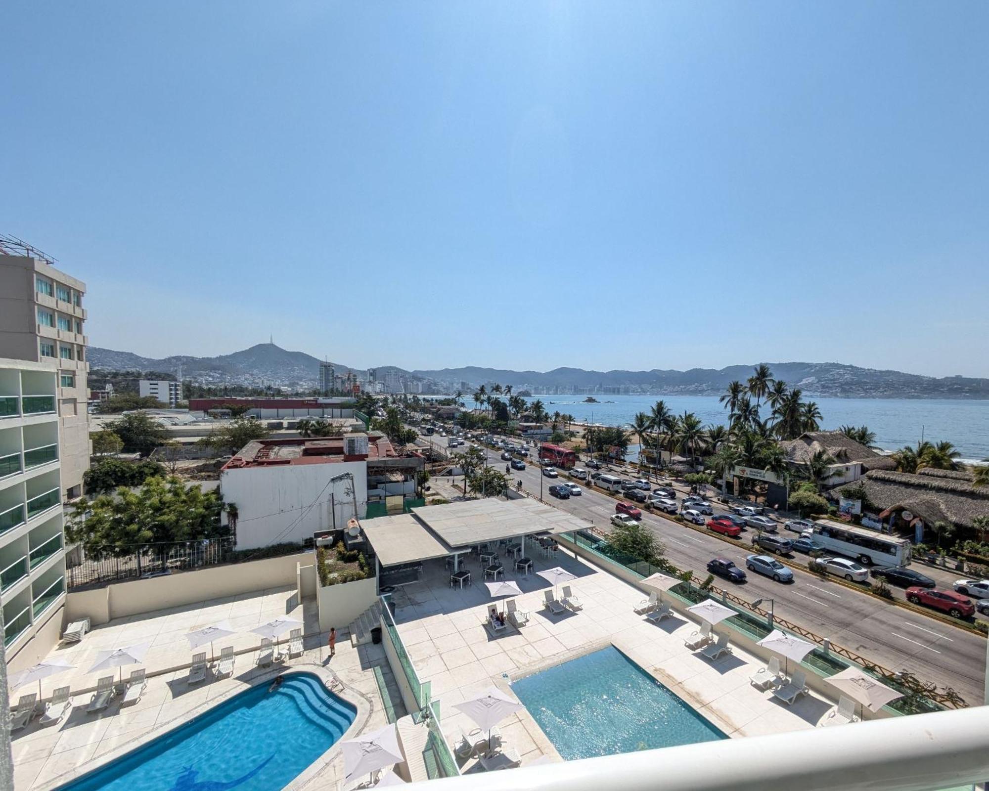 We Hotel Acapulco Bagian luar foto