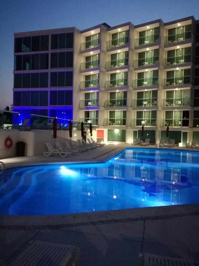 We Hotel Acapulco Bagian luar foto